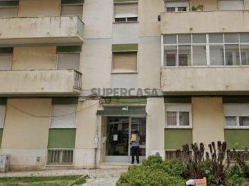 Apartamento T0+2 em Cacém com Vista para a Cidade