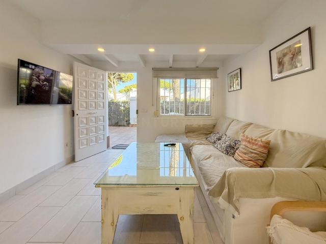 Apartamento de dos dormitorios cerca del mar en Benamara