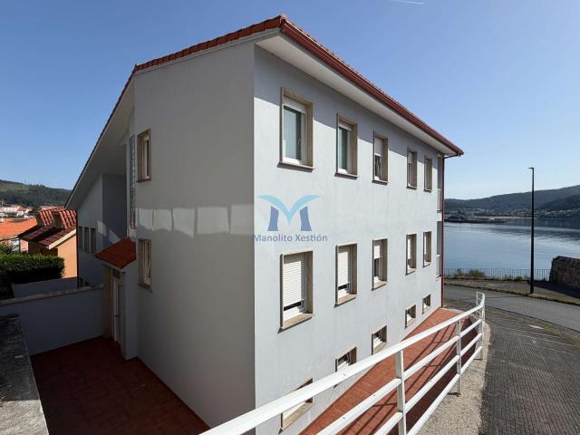 Apartamento de Dos habitaciones, un baño, y Terraza con vistas al mar