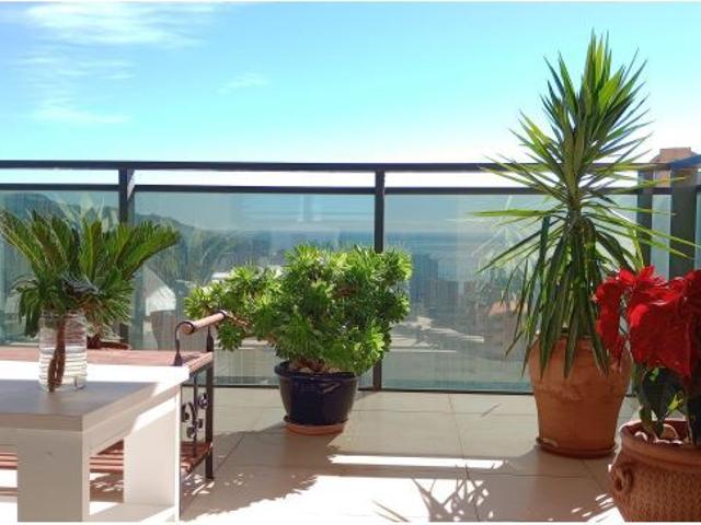 Apartamento de esquina con 2 terrazas 100m2 +16m2 y vistas espectaculares al mar y Benidorm