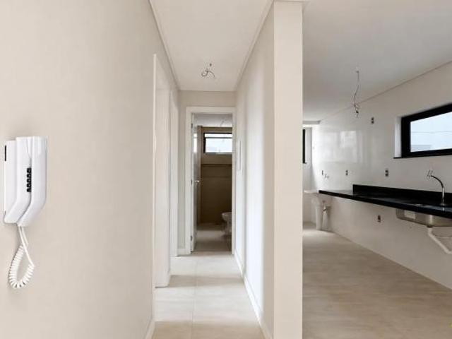 Apartamento de Frente com 2 Quartos, 1 Suíte e Varanda Gourmet no Vale do Ipê 75 m²