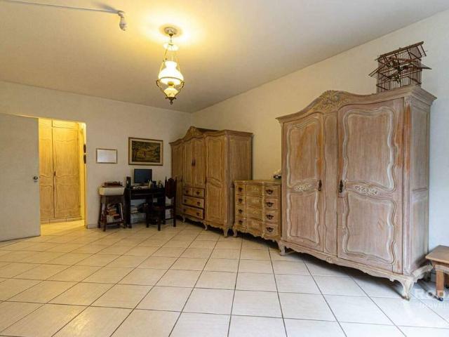 Apartamento de frente com 4 dormitórios 1 suite, vaga garagem demarcada à venda Gonzaga, Santos