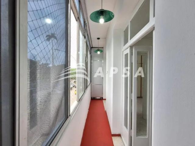 Apartamento de frente para o aterro do flamengo, com vista privilegiada e excelente localização. O i