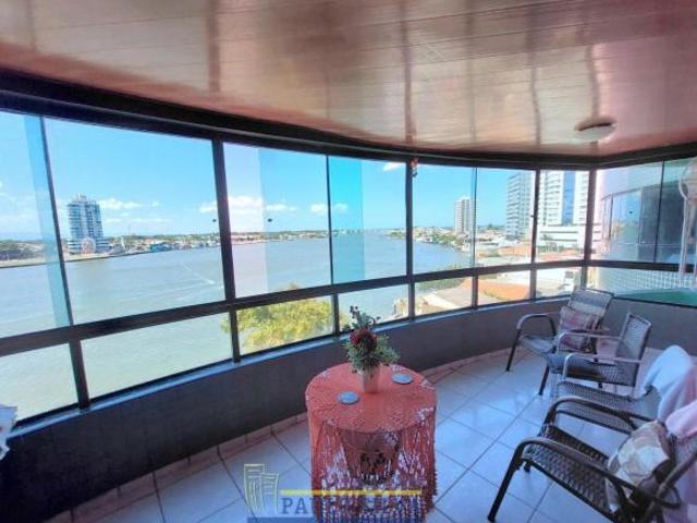 Apartamento de frente para o rio, com três quartos, mobiliado e com uma vista de tirar o fôlego!