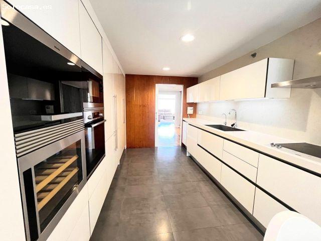 APARTAMENTO DE LUJO, MODERNO, SIN AMUEBLAR, AIRE ACONDICIONADO, APARCAMIENTO PRIVADO, PISCINA CALEFA