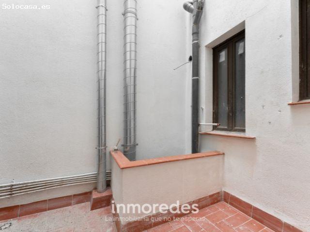 APARTAMENTO DE LUJO CON TERRAZA Y PATIO PRIVADO JUNTO A LAS RAMBLAS