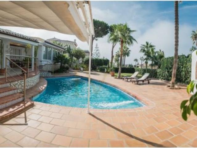 Apartamento de lujo con vistas panorámicas y acceso exclusivo a resort