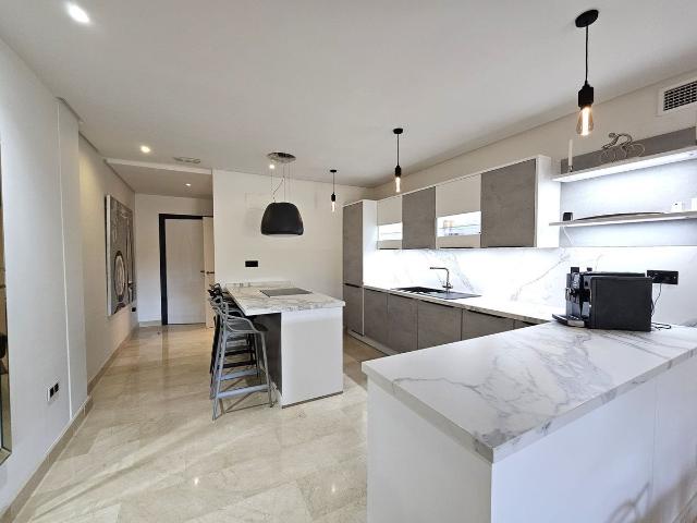 Apartamento de lujo de 3 dormitorios con amplia terraza en u. 140m² Puerto Romano