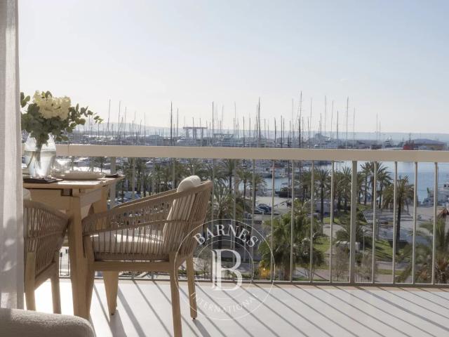 Apartamento de lujo en primera línea en Paseo Marítimo con vistas al mar y la catedral