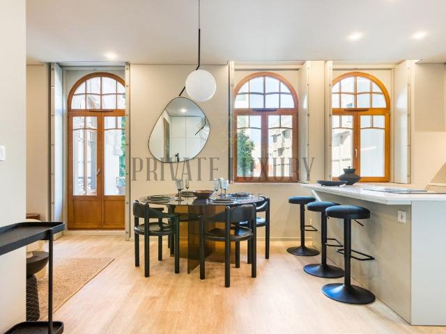Apartamento de luxo mobilado com 3 quartos e varanda históri. 141m² Santo António