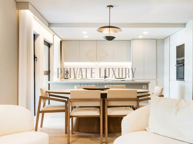 Apartamento de luxo mobilado com 3 quartos e estacionamento. 134m² Santo António