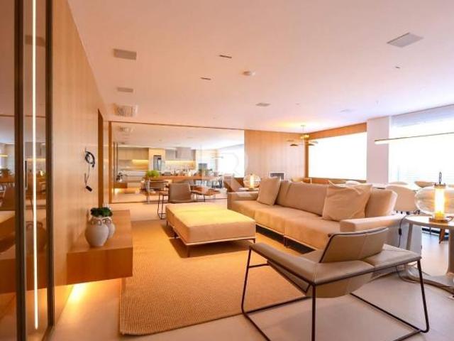 Apartamento de Luxo Mobiliado c/ ambientes integrados, 255m², 3 suítes e 4 vagas, no Ecoville