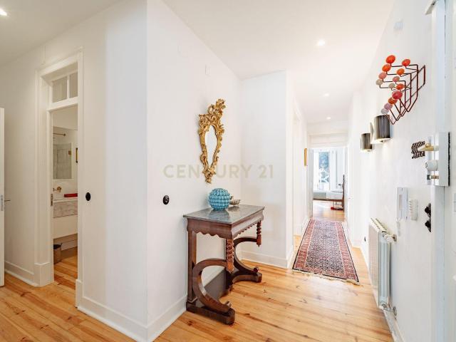 Apartamento De Luxo Na Rua De São Bento — 188 m² | Príncipe. 180m² Santo António