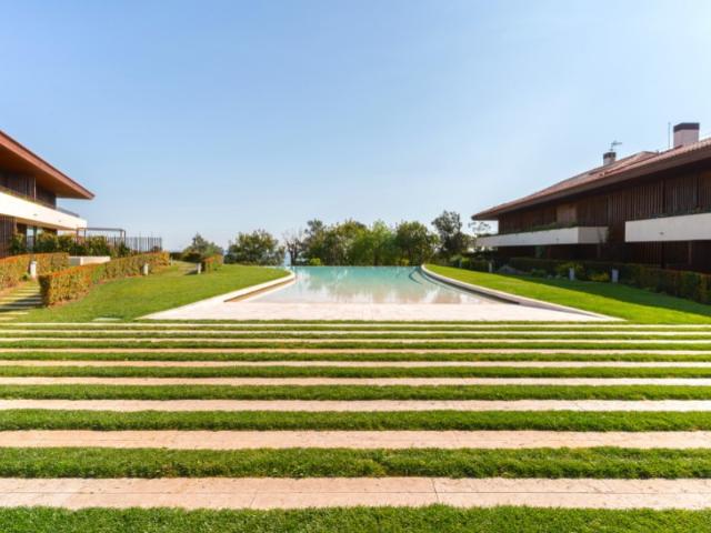 Apartamento de Luxo com 3 Suites Jardim e Piscina Localização Privilegiada Vista Mar A 5 minutos a Pé da Praia Condomínio fechado com Segurança 24/7