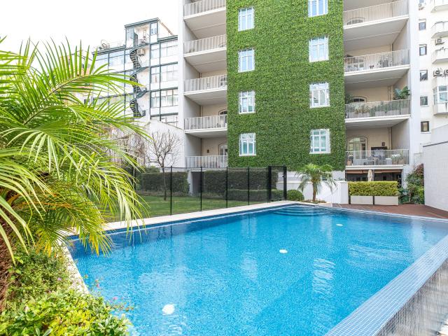 Apartamento de luxo de 2 quartos nas Avenidas Novas – Terraço, piscina e 2 vagas de estacionamento