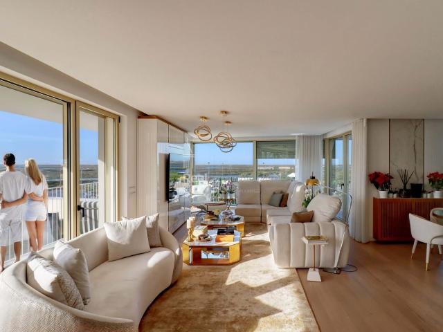 Apartamento de Luxo em Faro com 5 Quartos, Terraço e estacionamentos