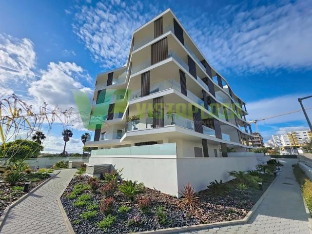 Apartamento de Luxo para Arrendamento na Praia da Rocha com Piscina e a 500m da Praia Da Rocha