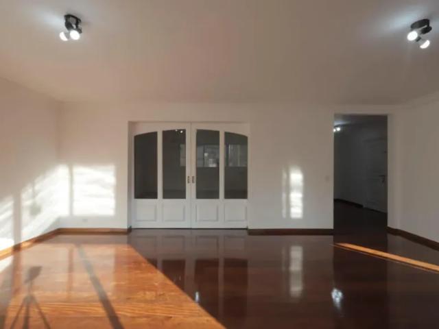 Apartamento de Luxo para Locação no Itaim Bibi, São Paulo SP: 3 Quartos, 1 Suíte, 3 Banheiros, 2 Vag