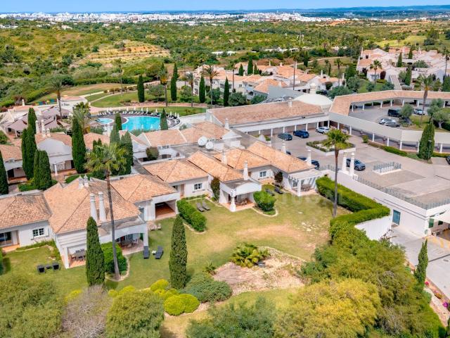 Apartamento de Luxo T2 | Spa, Piscinas e Serviços Incluídos. 128m² Lagoa e Carvoeiro