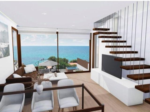 Apartamento de Obra Nueva de 2 Dormitorios en Primera Línea de Playa con Vistas al Mar