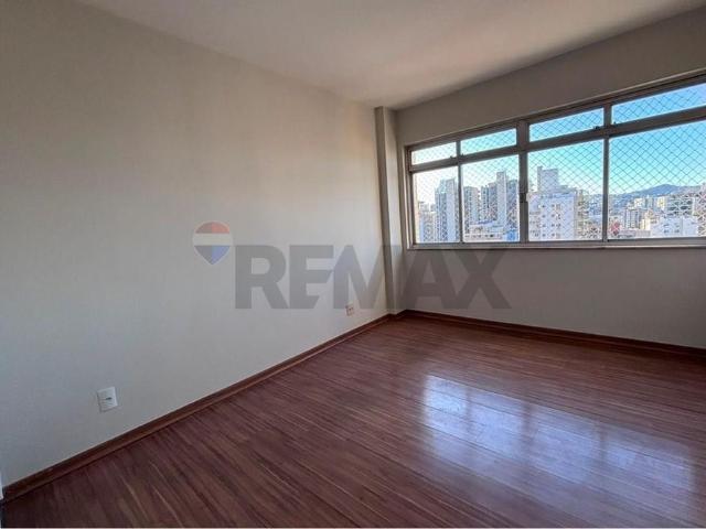 Apartamento de quatro quartos, suite, próximo a todo o comércio, bancos, escolas, mercados, restaurantes e diversos serviços essenciais