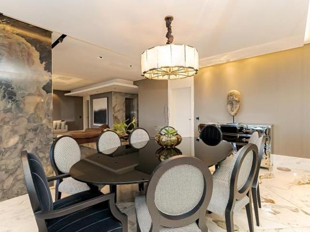 Apartamento Decorado com 235 m² no Ecoville