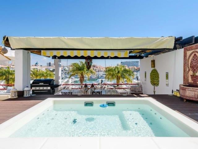 Apartamento Deluxe reformado de 4+1 quarto em Vilamoura Marina