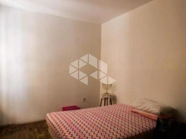 Apartamento dois dormitórios primeiro andar na gloria
