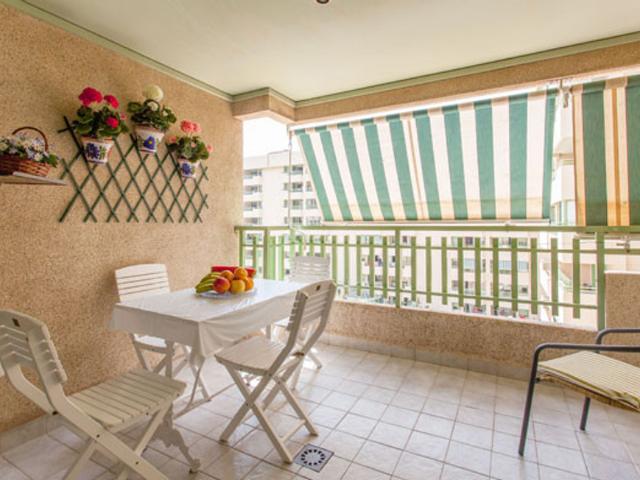 Apartamento dos dormitorios con piscina, en playa