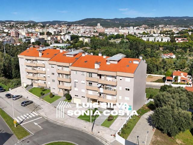 Apartamento Duplex c/ 192m2, Generosa Garagem, Varanda, Elevador São João da Madeira!