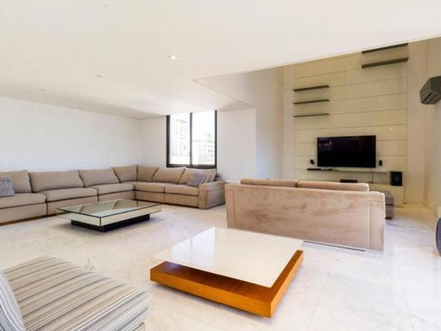 Apartamento Duplex com varanda, 3 suítes e 3 vagas em rua sem saída Higienópolis!