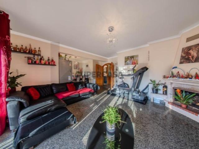 Apartamento Duplex com 3 Quartos e 2 Casas de Banho Massamá Norte