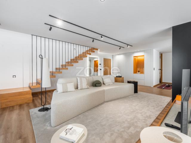 Apartamento Duplex Contemporâneo Exclusivo de 3 Quartos 2024