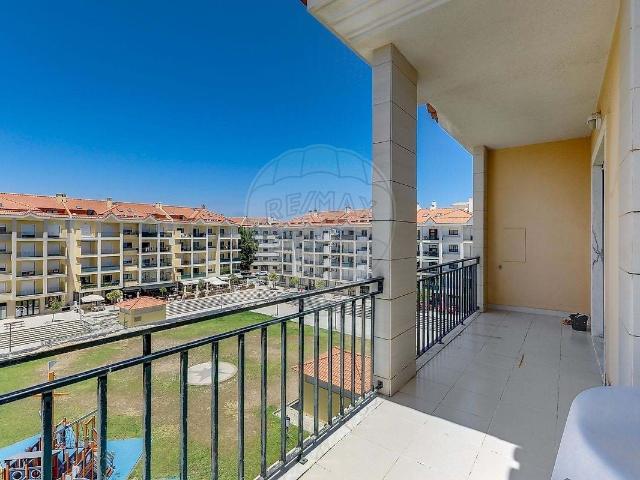 Apartamento Duplex a 5 m da praia | com Garagem Box | 127m² Carcavelos e Parede