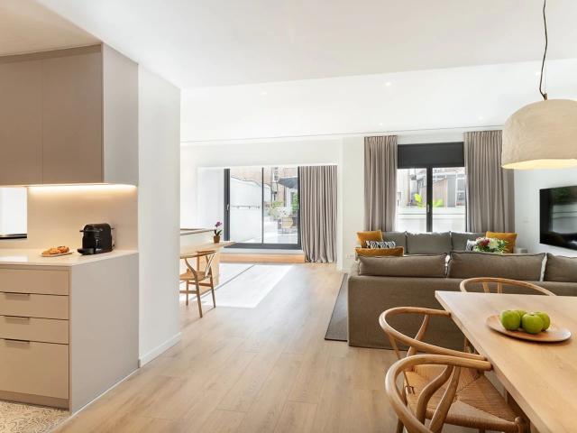 Apartamento dúplex excepcional con amplios servicios privados de terraza y conserjería