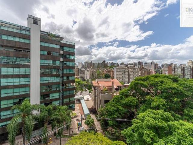 Apartamento Duplex Semimobiliado com 2 Suítes no Petrópolis