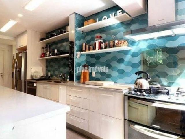 Apartamento duplex reformado no Alto de Pinheiros