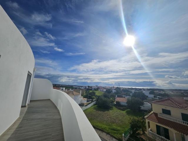 Apartamento Duplex T1+2 c/Terraço e Vista Mar perto da Praia de Altura