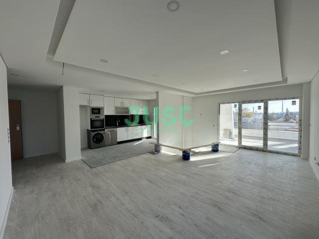 Apartamento duplex, T1 + 1, NOVO, com 1 vaga de estacionamento, em Paio Pires Seixal