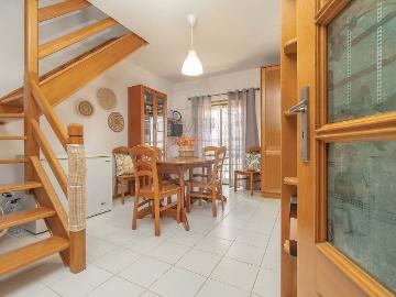 Apartamento duplex T2+1, em impecável estado de conservação. 158m² da Lourinhã e Atalaia