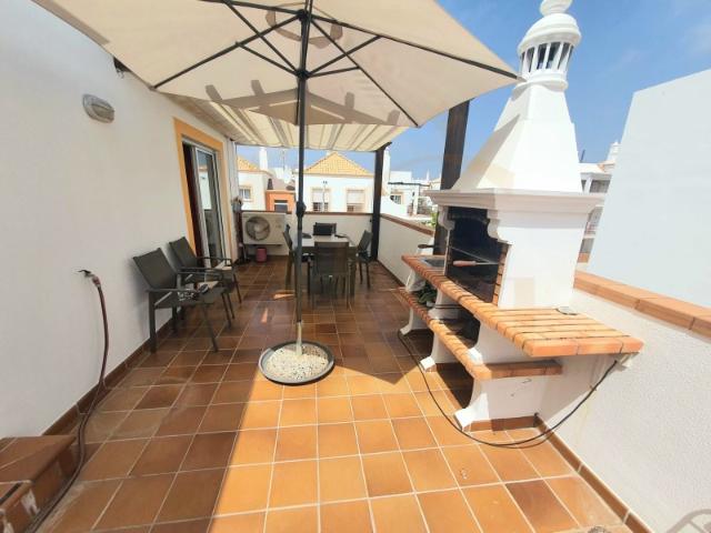Apartamento Duplex T2, com Terraços e acesso a Piscinas, em Cabanas de Tavira
