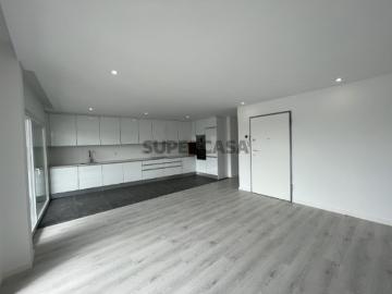 Duplex T3+1 Quinta da Fábrica Parqueamento e Varandas