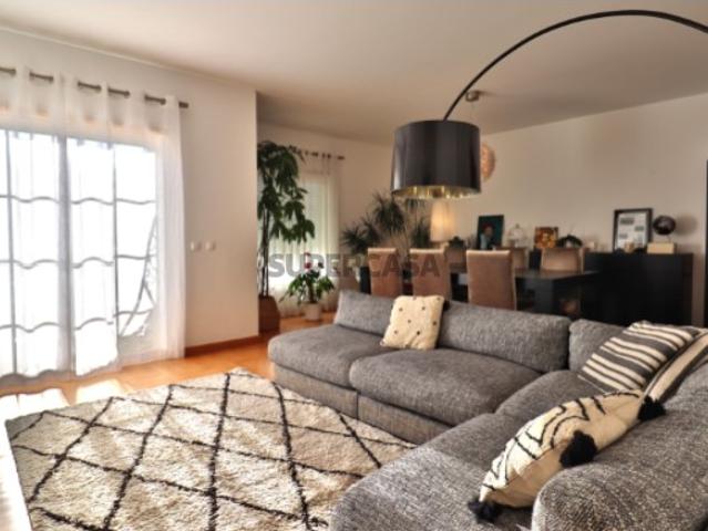 Apartamento Duplex T3 + 1 A dois minutos da Praia de Ribeira D’Ilhas Vista mar! Ericeira