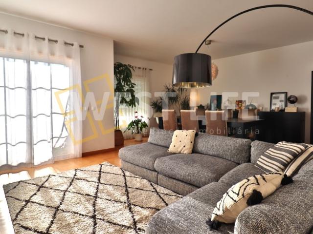 Apartamento Duplex T3 + 1 A dois minutos da Praia de Ribeira D'Ilhas Vista mar! Ericeira