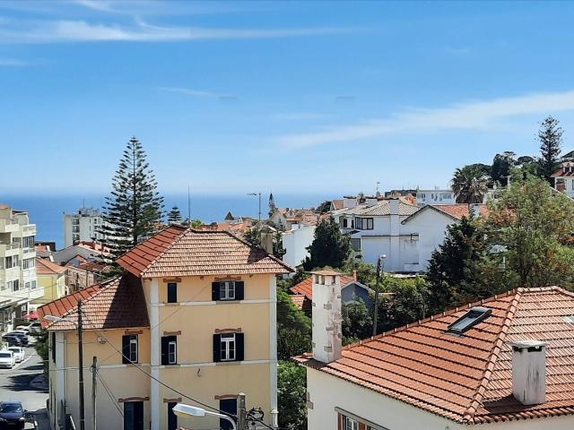 Apartamento duplex T3 novo, com terraço com vista de mar, no. 130m² Cascais e Estoril