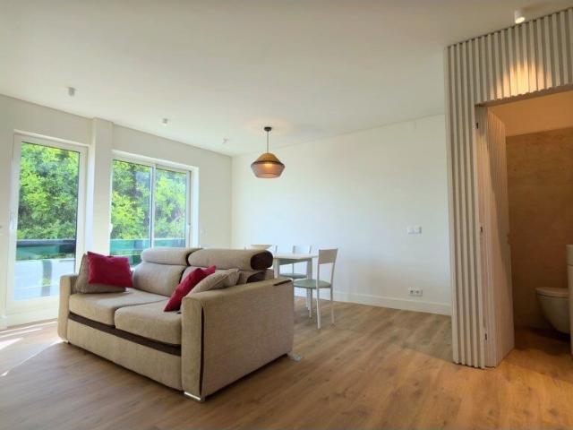 Apartamento Duplex T3 totalmente remodelado em Condomínio Fe. 102m² Quarteira