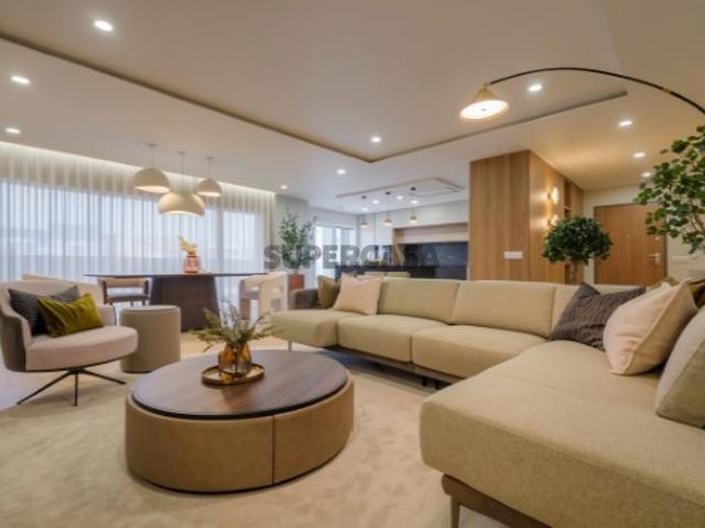 Apartamento Duplex T4 c/ 2 Terraços. Montijo