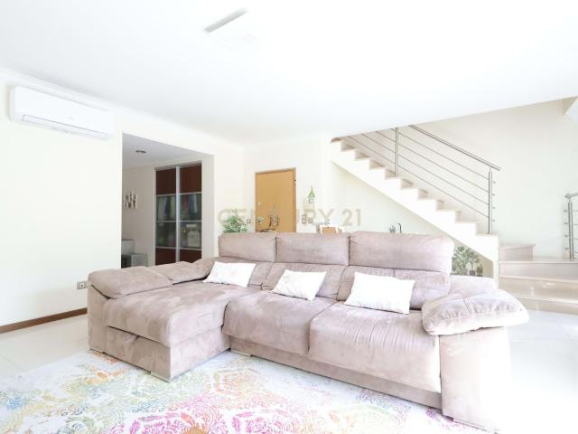 Apartamento Duplex Prestígio com Vista Rio | Alcochete