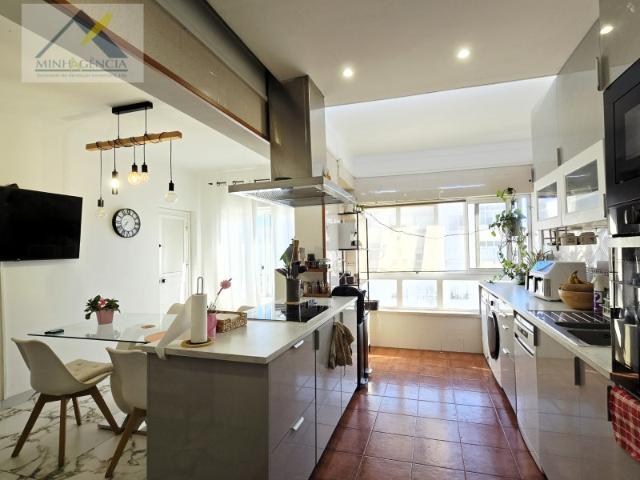 Apartamento Duplex T6 com terraço e varandas em Setúbal