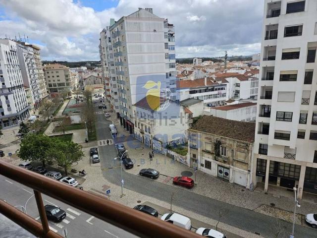 Apartamento em Tornada e Salir do Porto